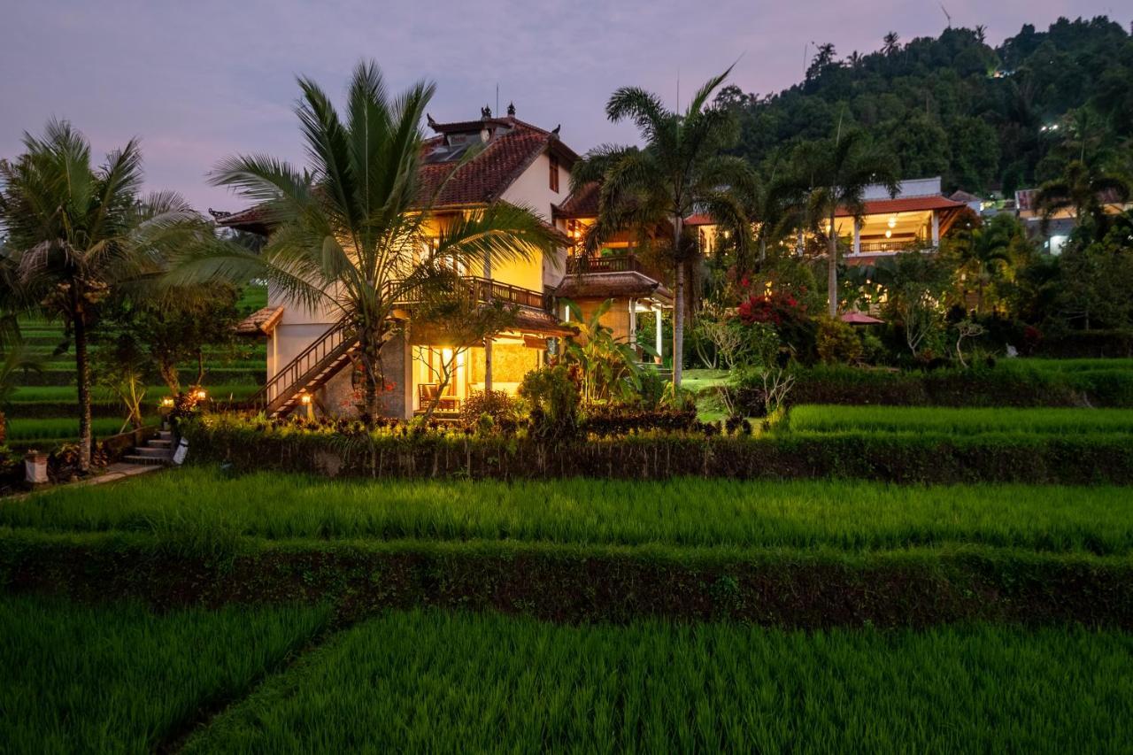 Lesong Hotel And Restaurant Munduk  Exterior photo